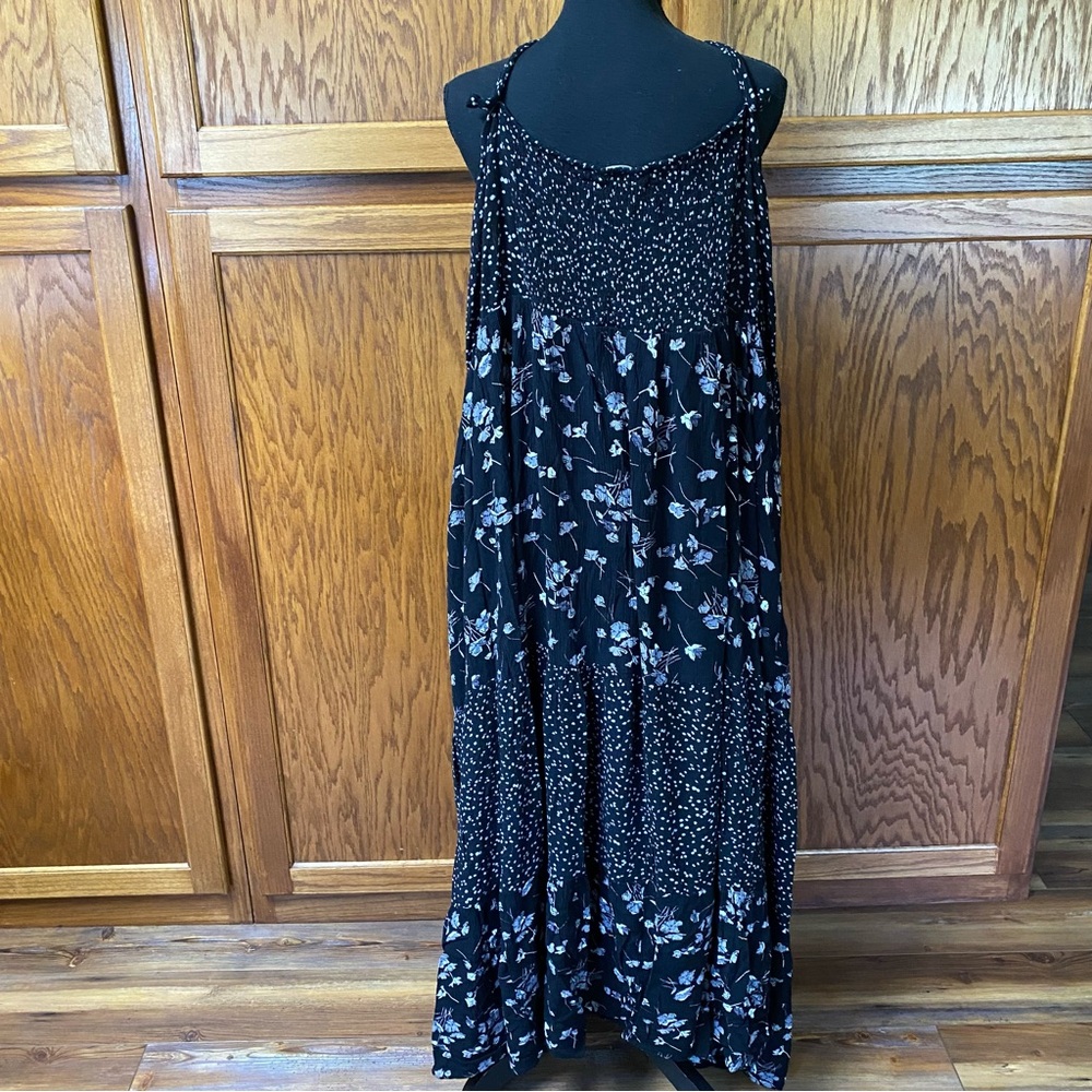 ☘️3/$15 Size 4X Terra & Sky Black Floral Maxi Dress